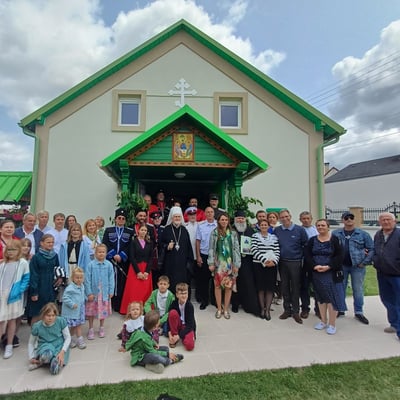 Groupe paroisse devant eglise le 8 juin 2025